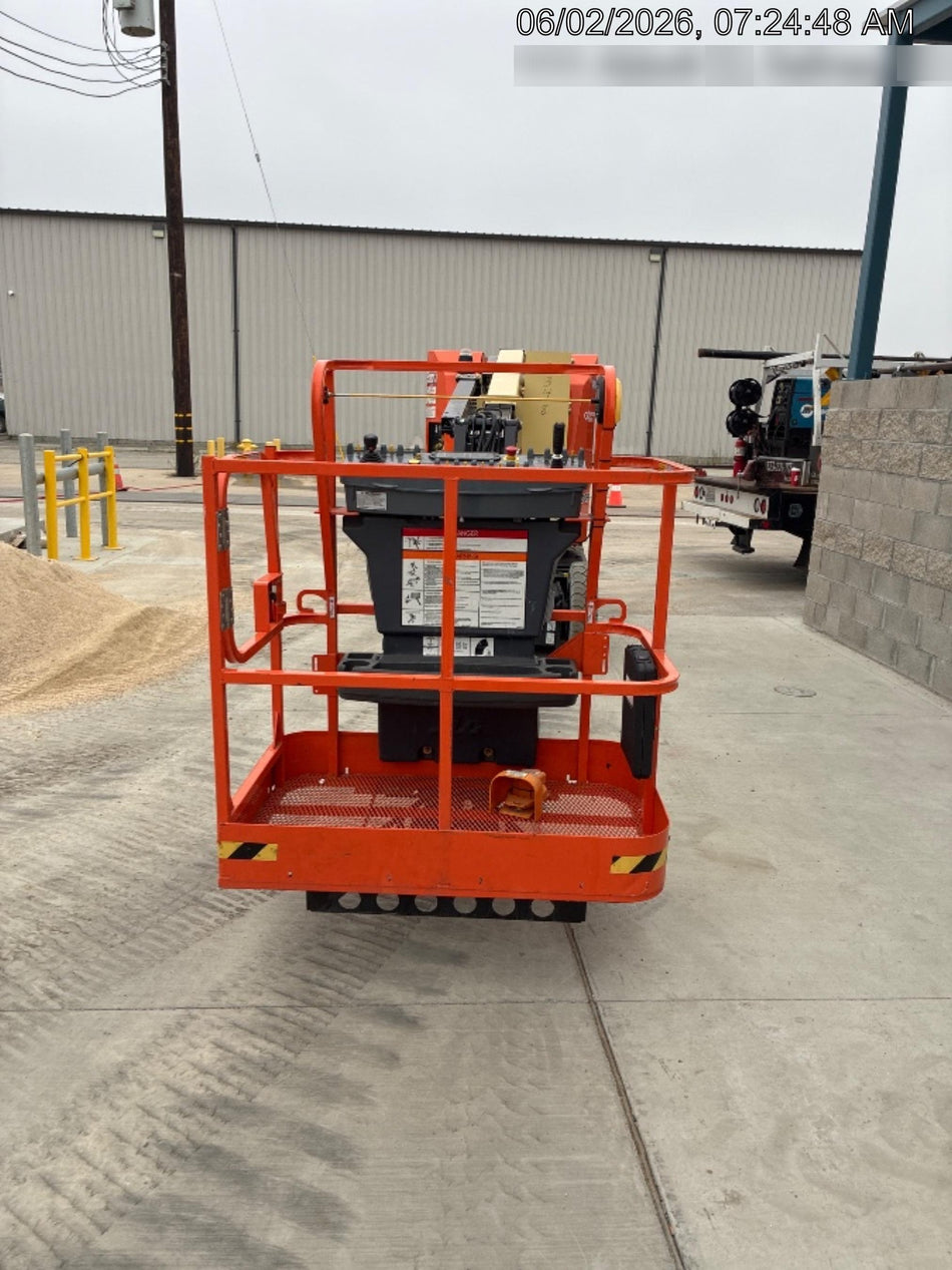2025 JLG E300AJP
