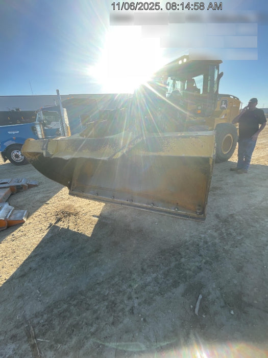 2019 John Deere 624L 4yd Wheel Loader, Cab/Heat/Air, 3 Function Hydraulics, JRB Hydraulic QC, QC 4yd bucket w/smooth cutting edge, QC Carriage, 72" Fork Tines, 5yr/5,000hr Powertrain and Hydraulics extended warranty
