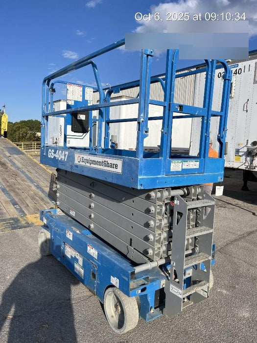 2019 Genie GS-4047 Folding rails with half height swing gate