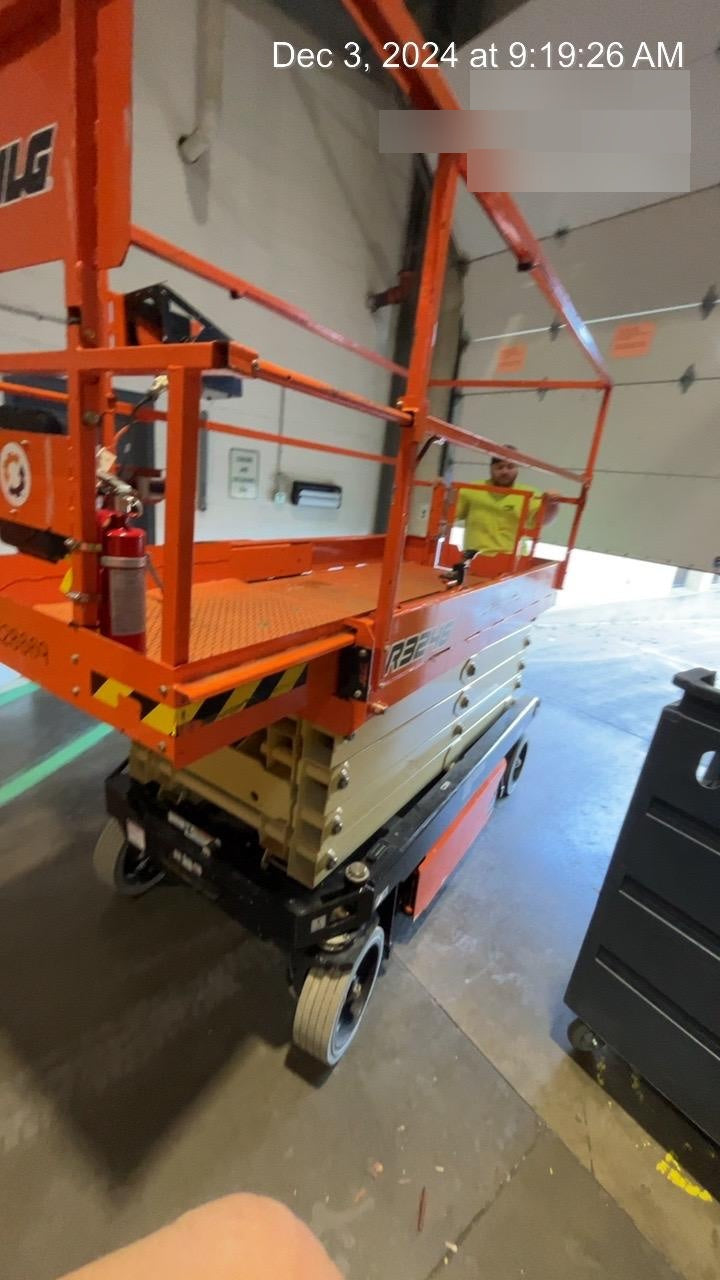 2022 JLG R3246
