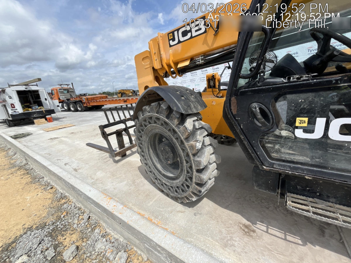 2018 JCB 509-42 JCB 509-42 Enclosed Cab, 74 HP, Solid Tires, Worklights, Beacon, Aux Hydraulics, Lifting Eye
