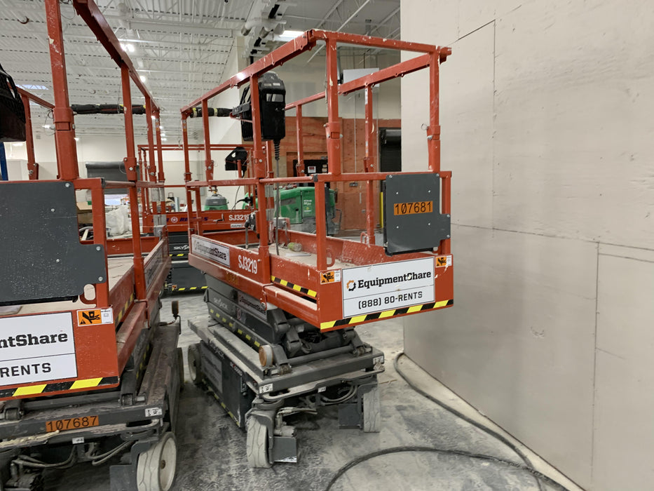 2020 Skyjack SJIII-3219 Solid NM Tires, Half height spring hinged entry gate, Dual Beacons, 800W Inverter