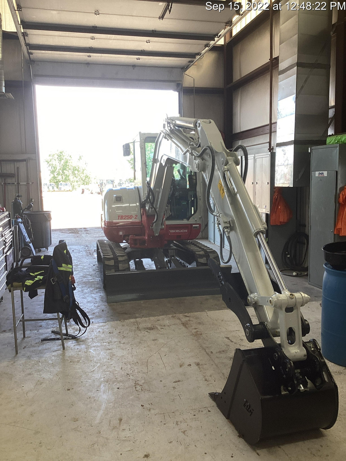 2022 TAKEUCHI TB250-2CR