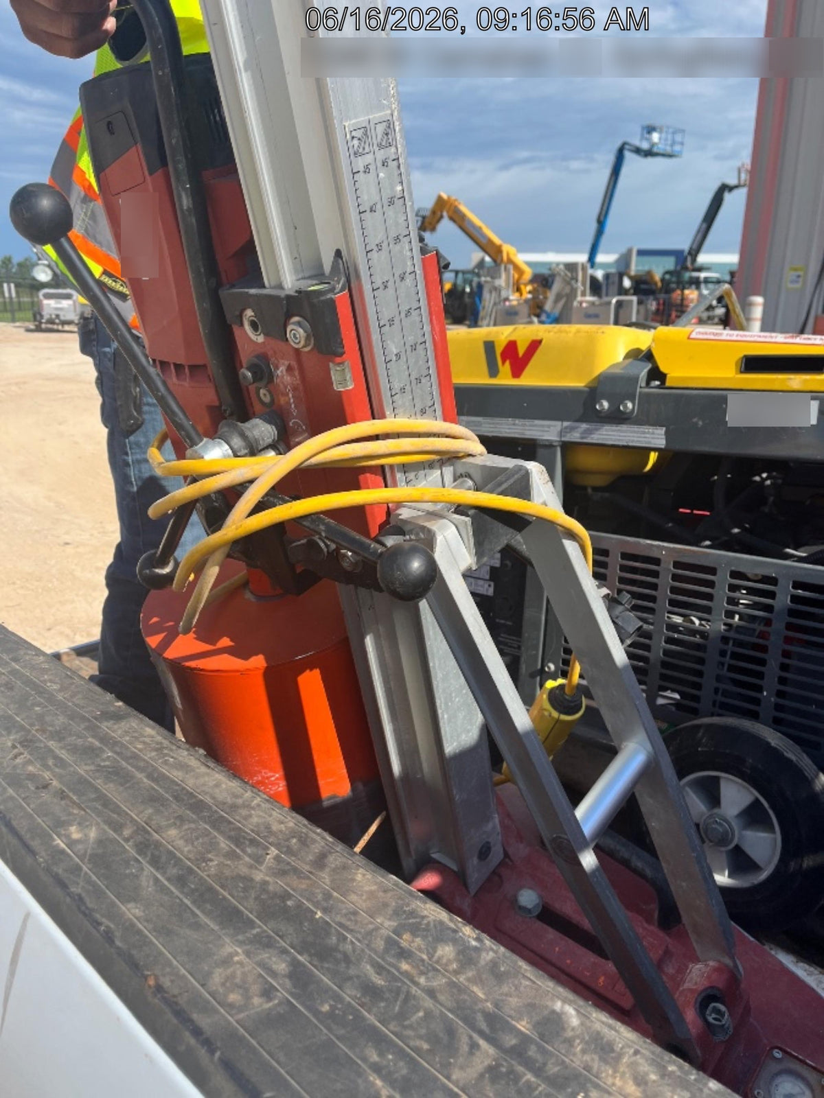 2022 HILTI DD250E