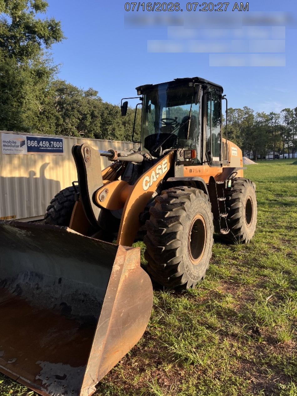 2017 Case 621G CLOSED CAB, JRB 416 STYLE HYD COUPLER