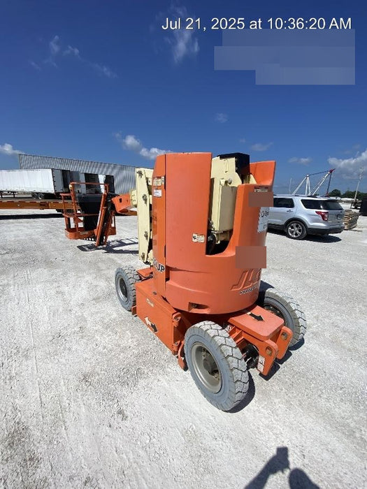 2019 JLG E300AJP