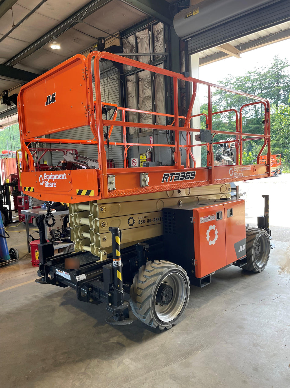 2022 JLG RT3369