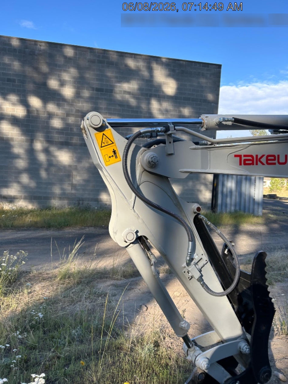 2024 TAKEUCHI TB235-2CR