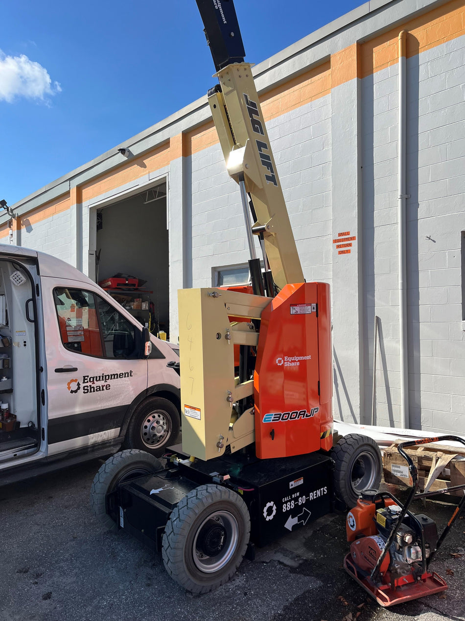 2023 JLG E300AJP
