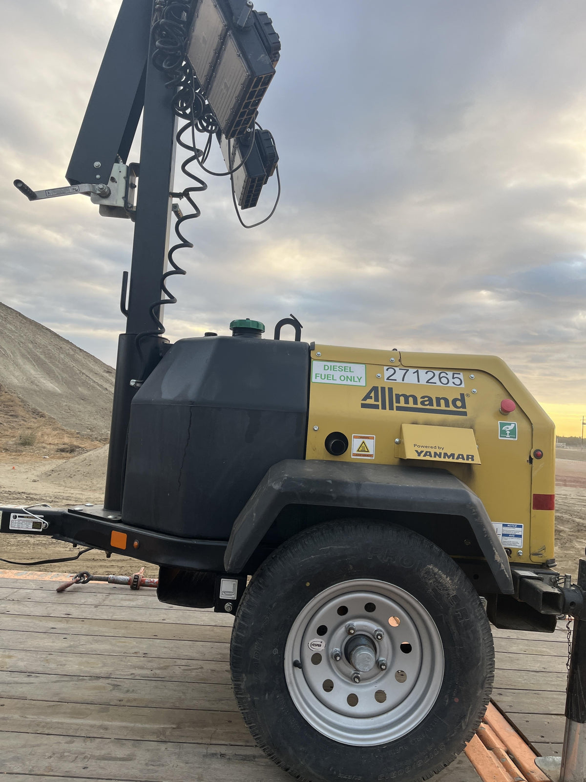 2022 Allmand NLV3GR (4) LED Light Fixture 350W, 23' Vertical Mast, 3kW Prime, Towable, ES Decals, T3