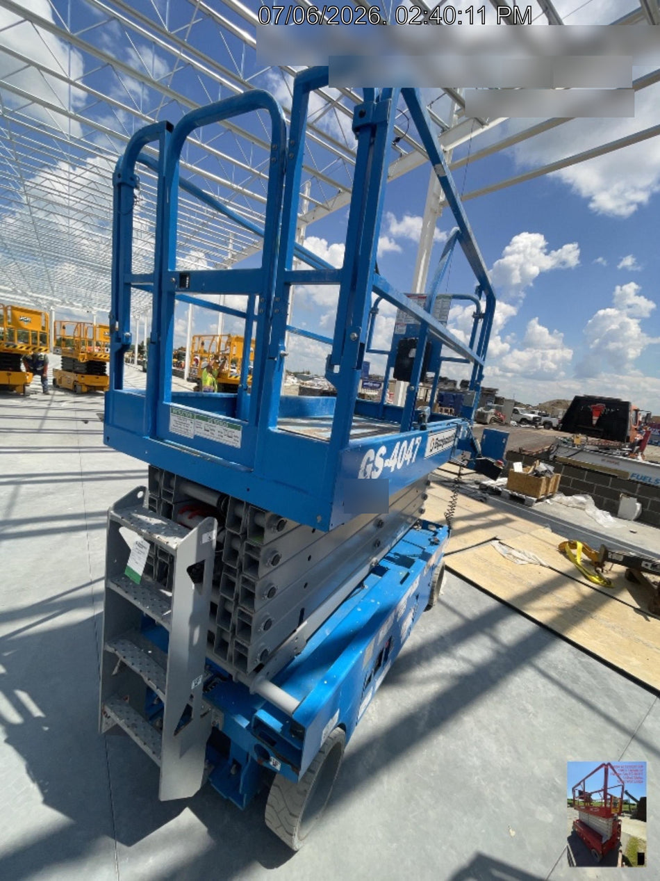 2019 Genie GS-4047 Folding rails with half height swing gate