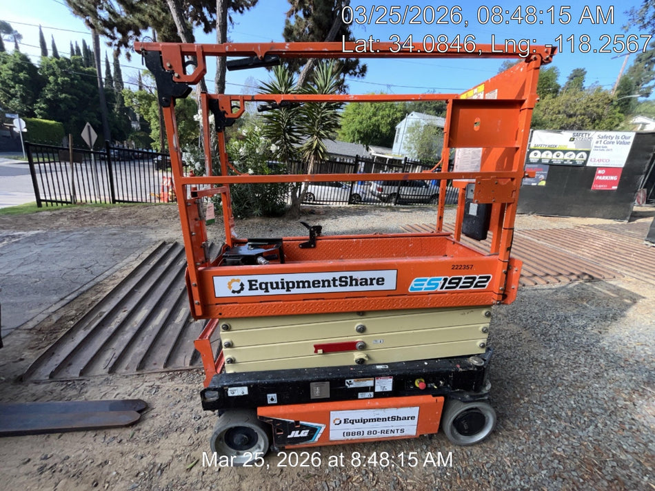 2022 JLG ES1932