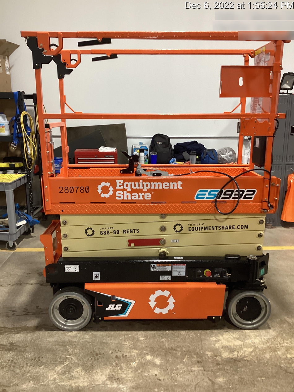 2022 JLG ES1932