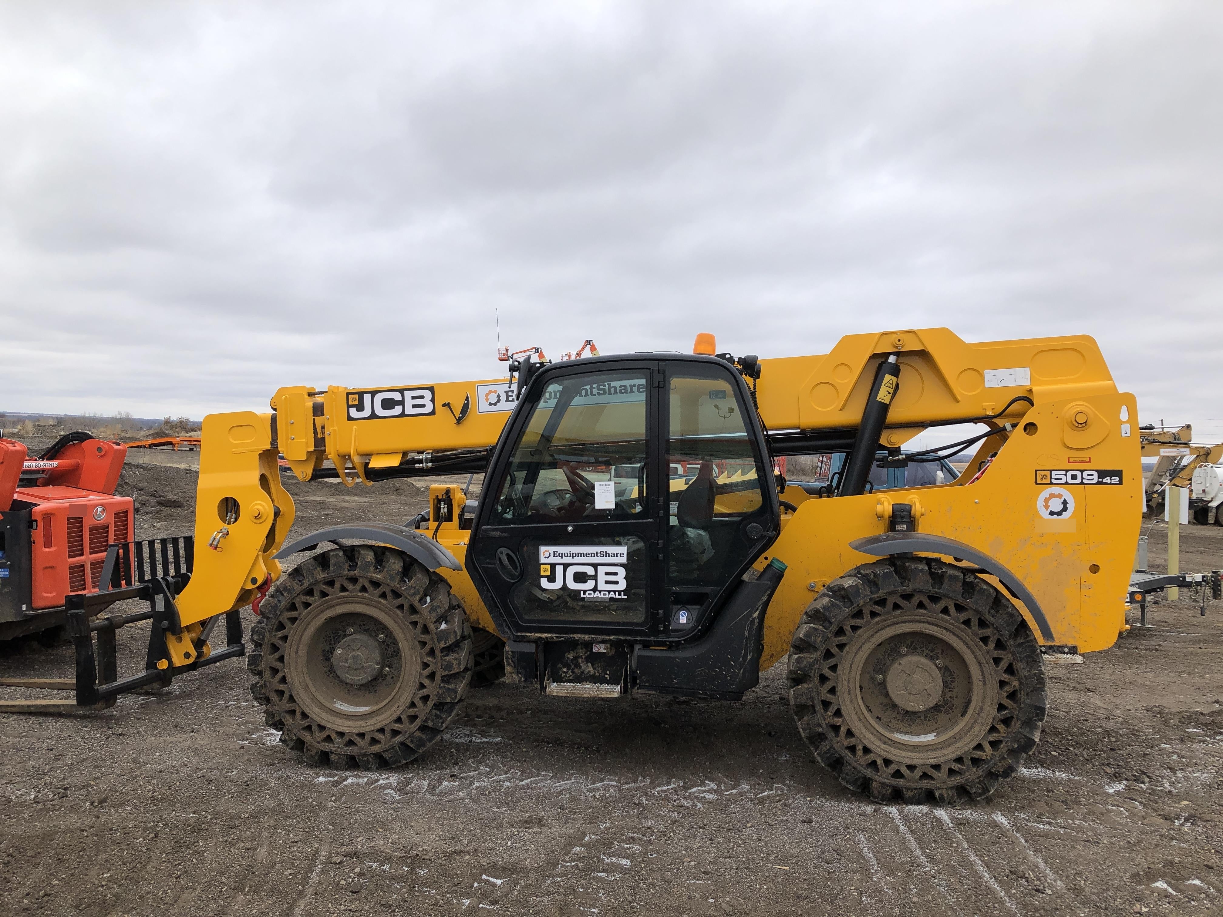 2019 JCB 509-42 Cab/Heat/Air, 74 HP, Solid Tires, STD Worklight, Beacon, Aux Hydraulics, Lifting Eye, Back up Alarm 66" Carriage/60" Forks