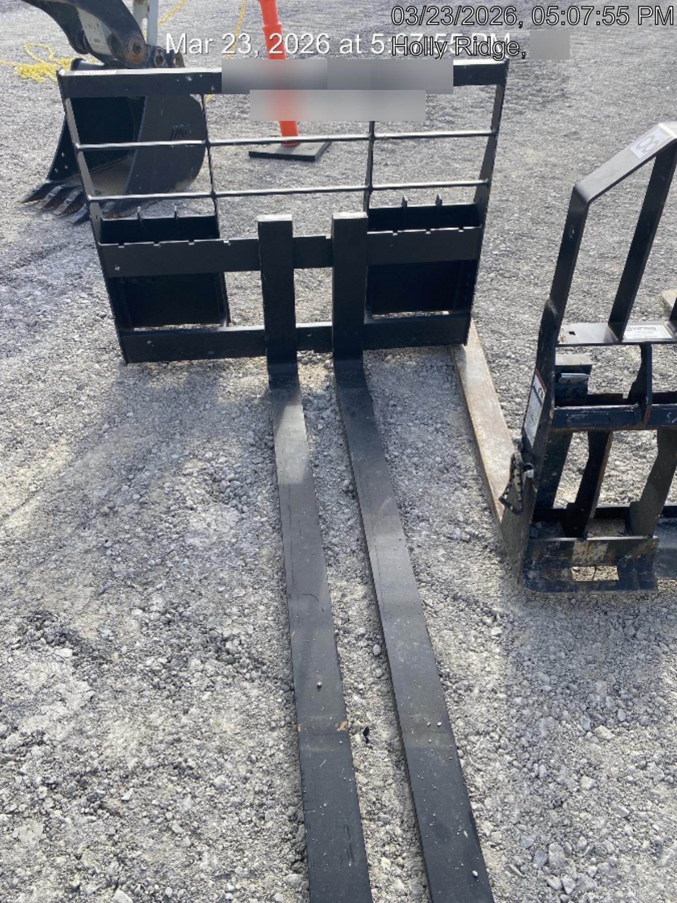 2025 ARROW MATERIAL HANDLING 72" Pallet Forks - Arrow