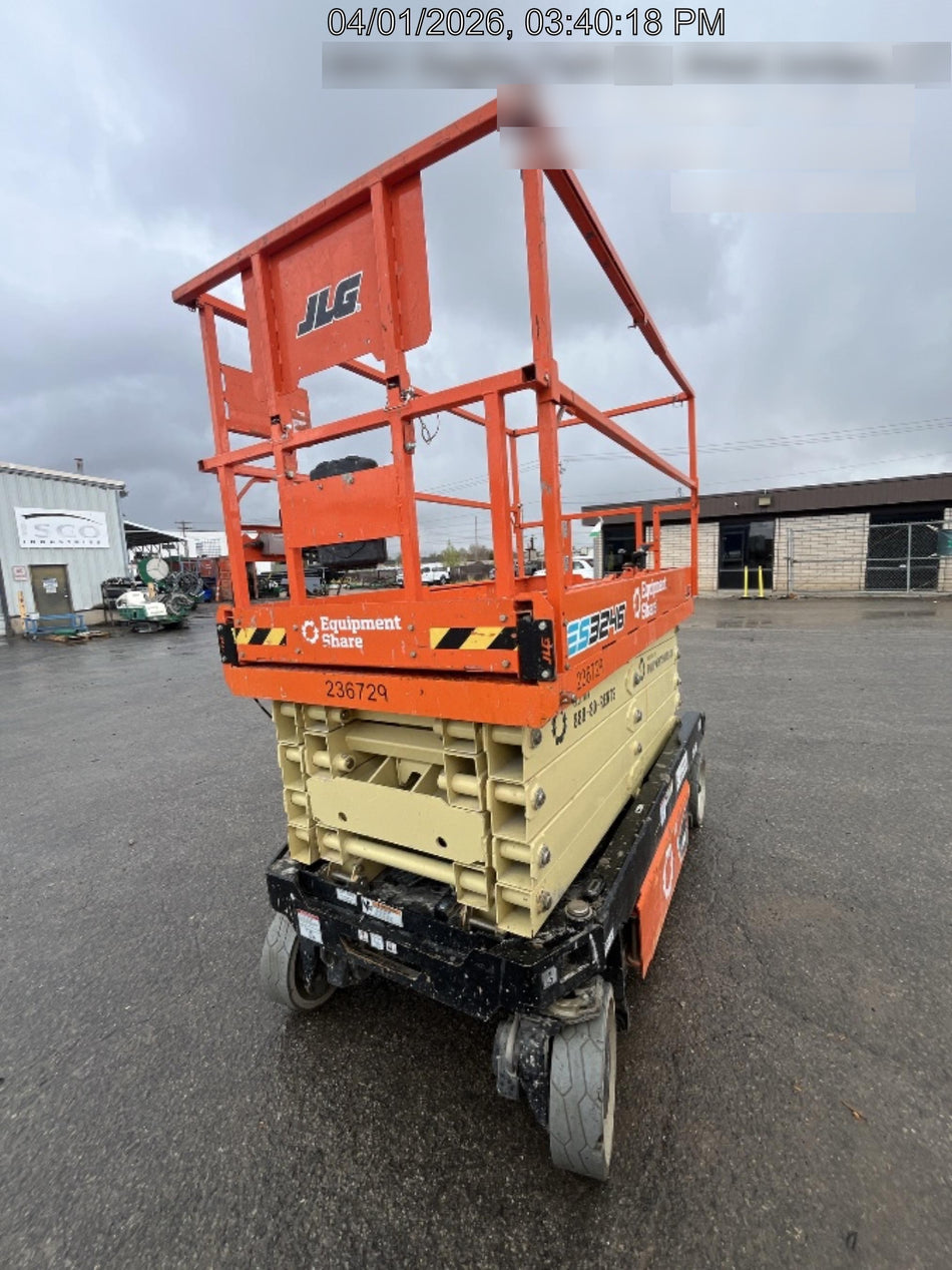 2022 JLG ES3246