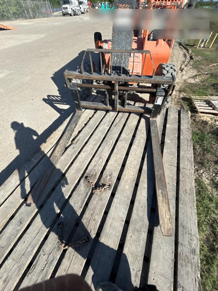 2016 JLG 8042