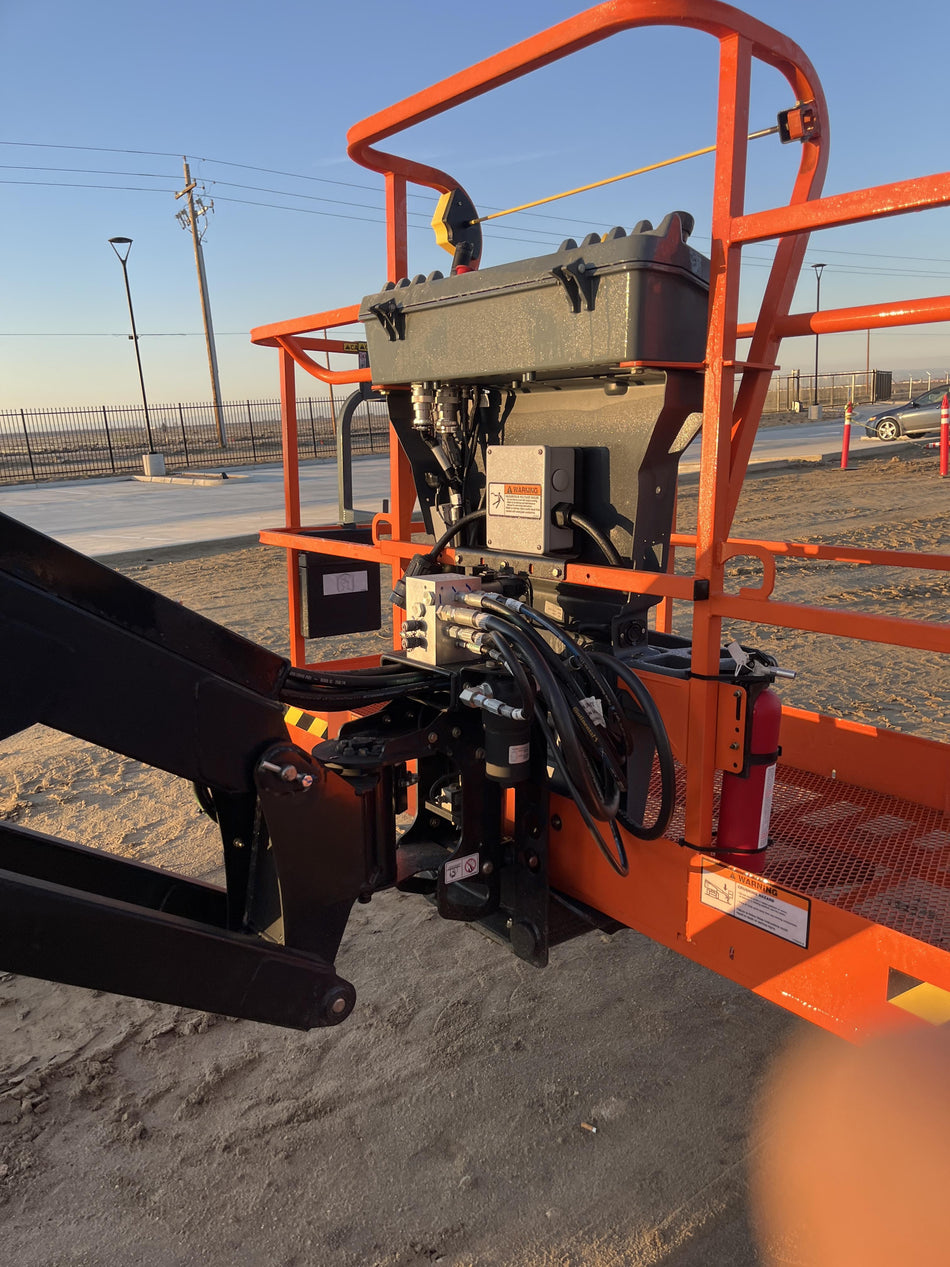2023 JLG 660SJ
