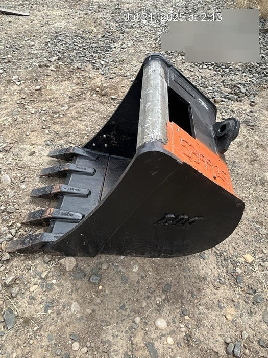 2025 TAKEUCHI 24" Bucket Takeuchi