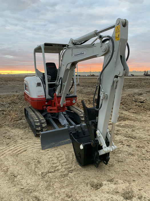 2021 TAKEUCHI TB235-2R