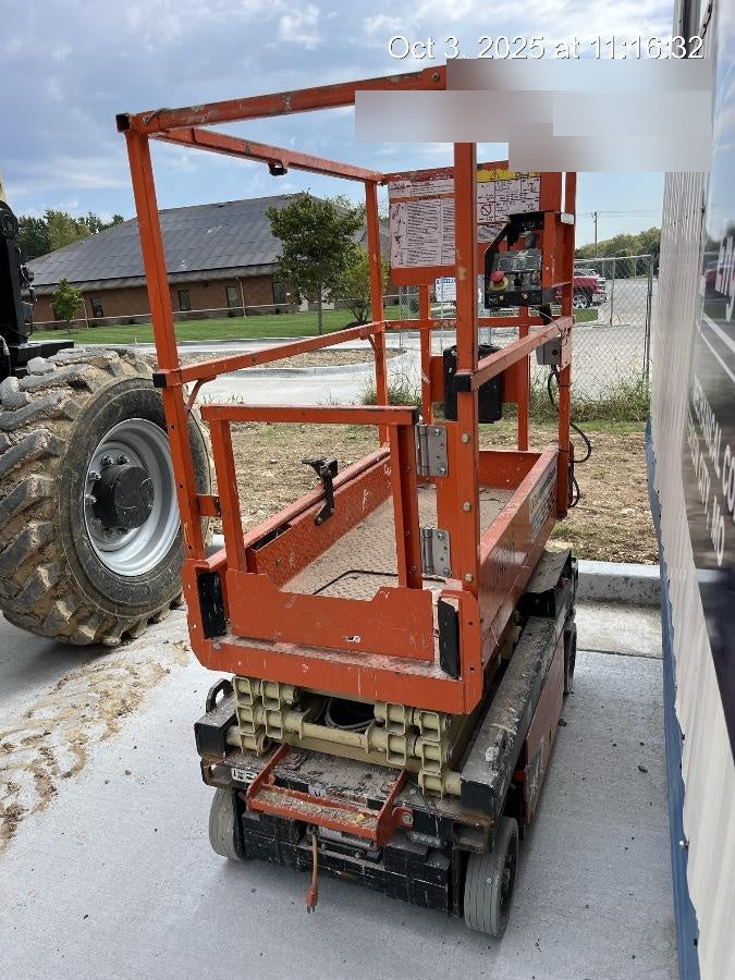 2022 JLG ES1330L