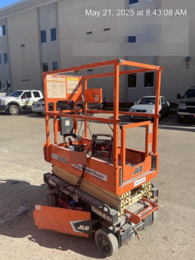 2021 JLG ES1330L