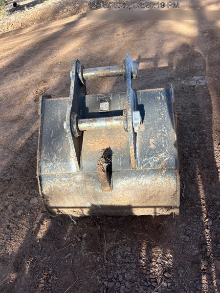 2022 GEITH 36" Bucket 25k-35k - Geith