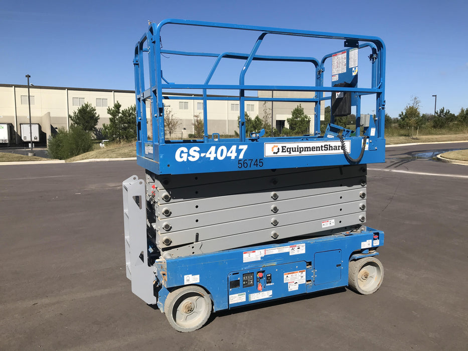 2019 Genie GS-4047 Folding rails with half height swing gate