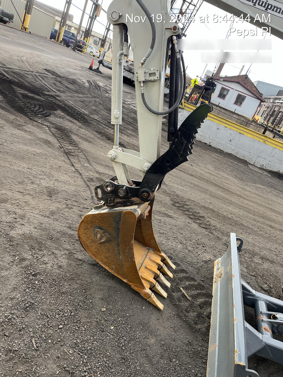 2020 DOOSAN 24" Bucket-Doosan