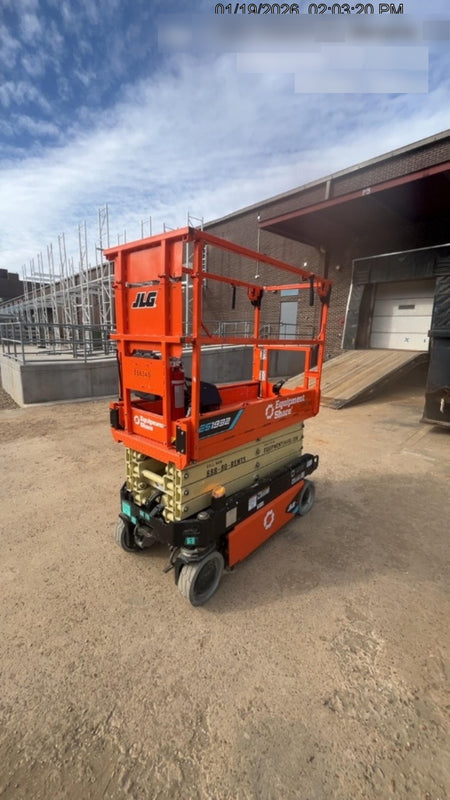 2025 JLG ES1932