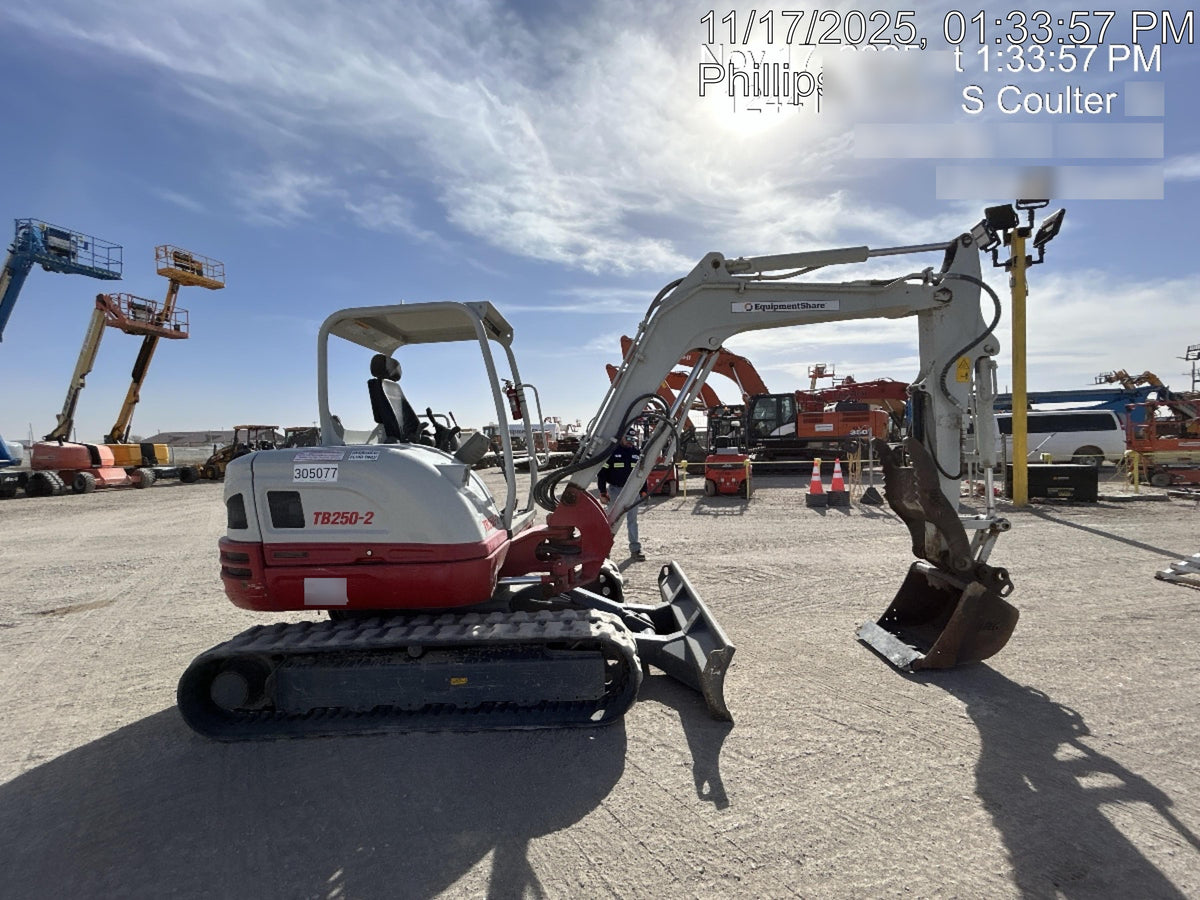 2023 TAKEUCHI TB250-2R