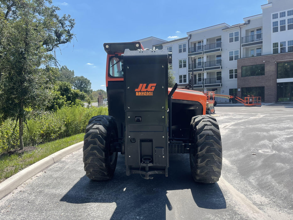 2021 JLG 1075