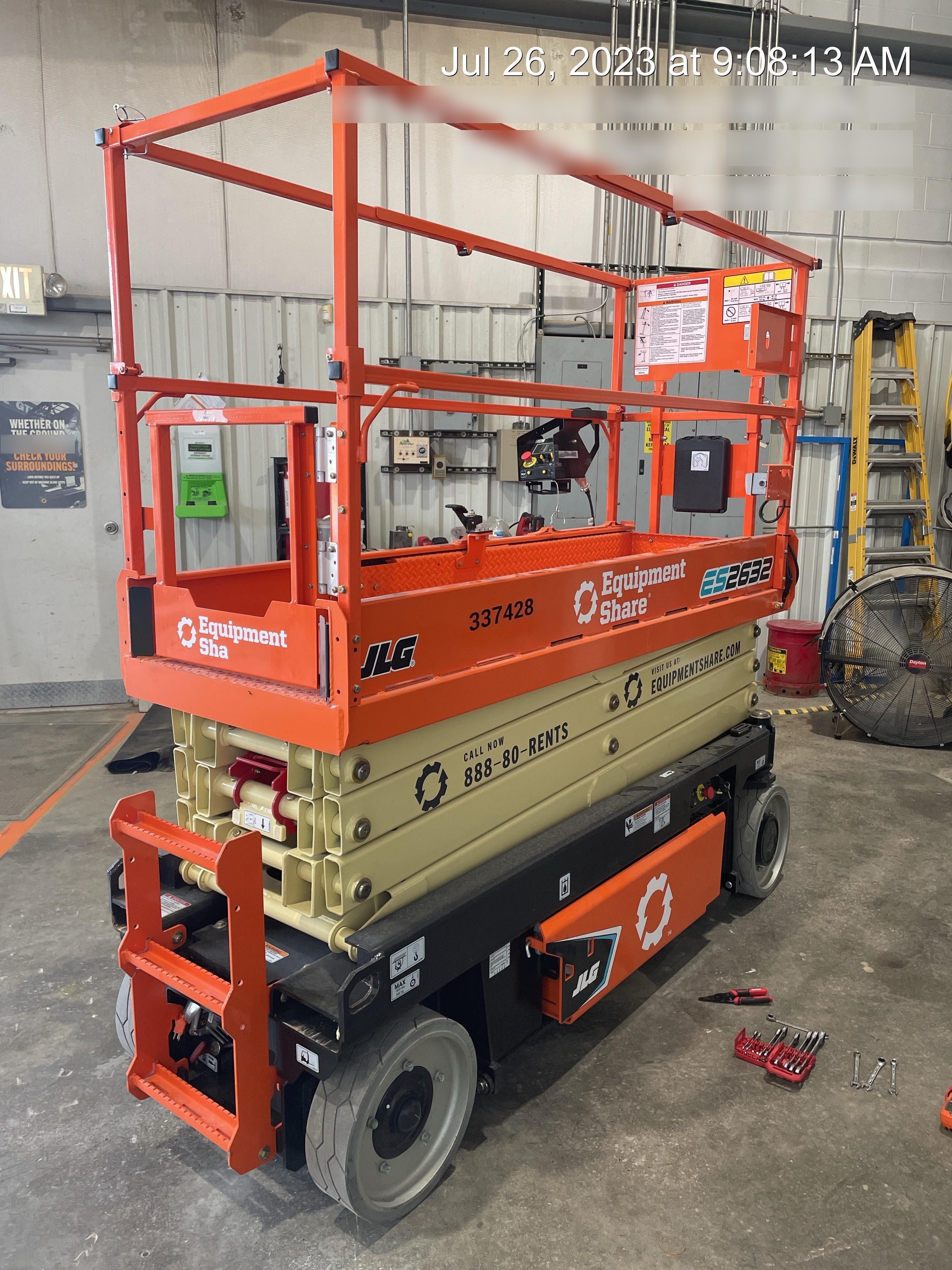 2023 JLG ES2632