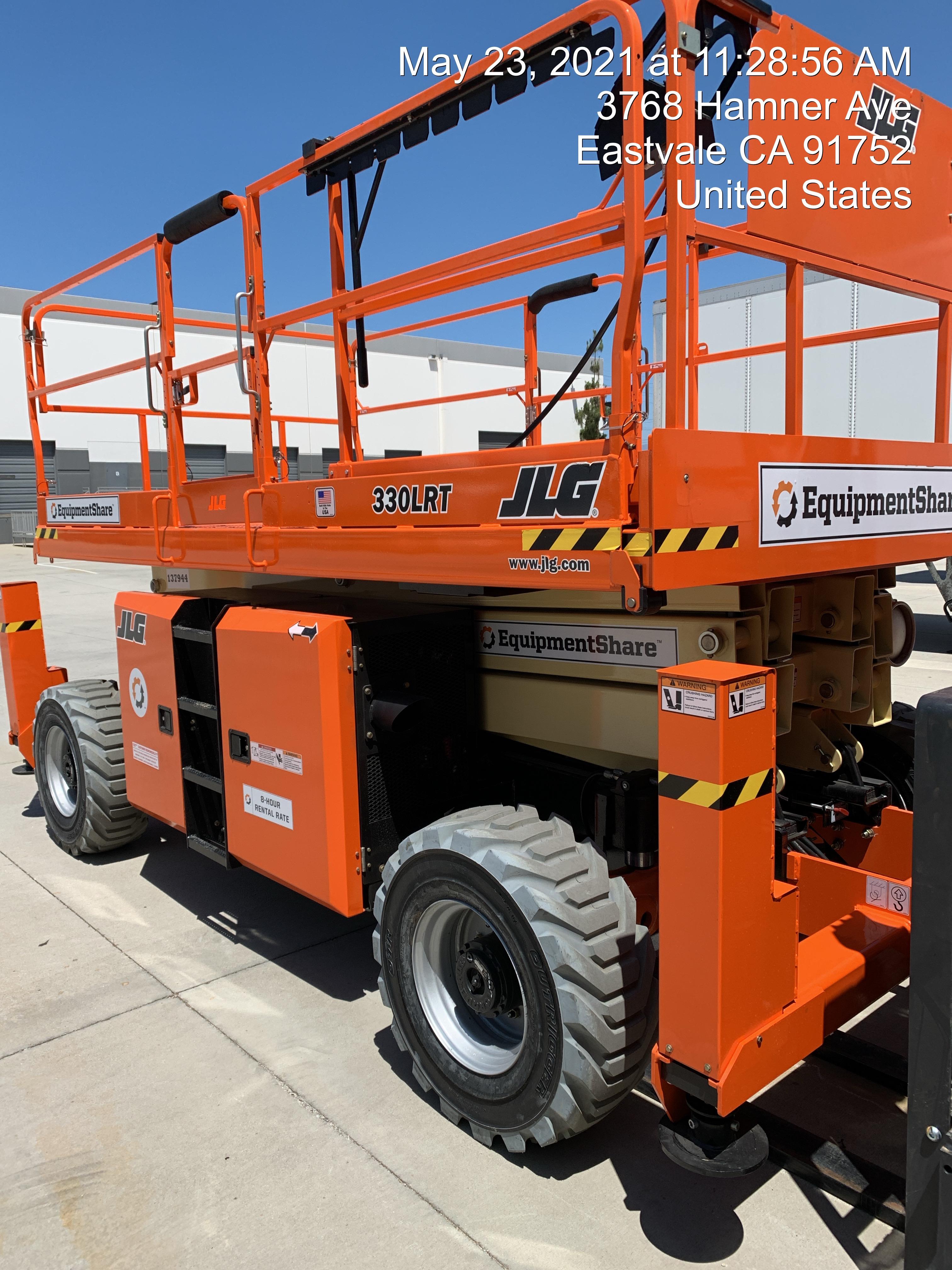 2021 JLG 330LRT