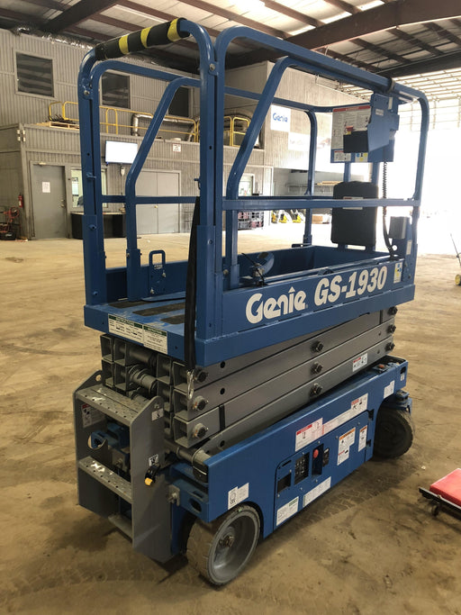 2018 Genie GS-1930 Genie GS-1930 Lift w/Fixed Rail and Chain Entry
