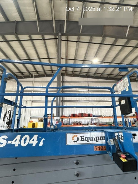 2019 Genie GS-4047 Folding rails with half height swing gate, 800W Inverter