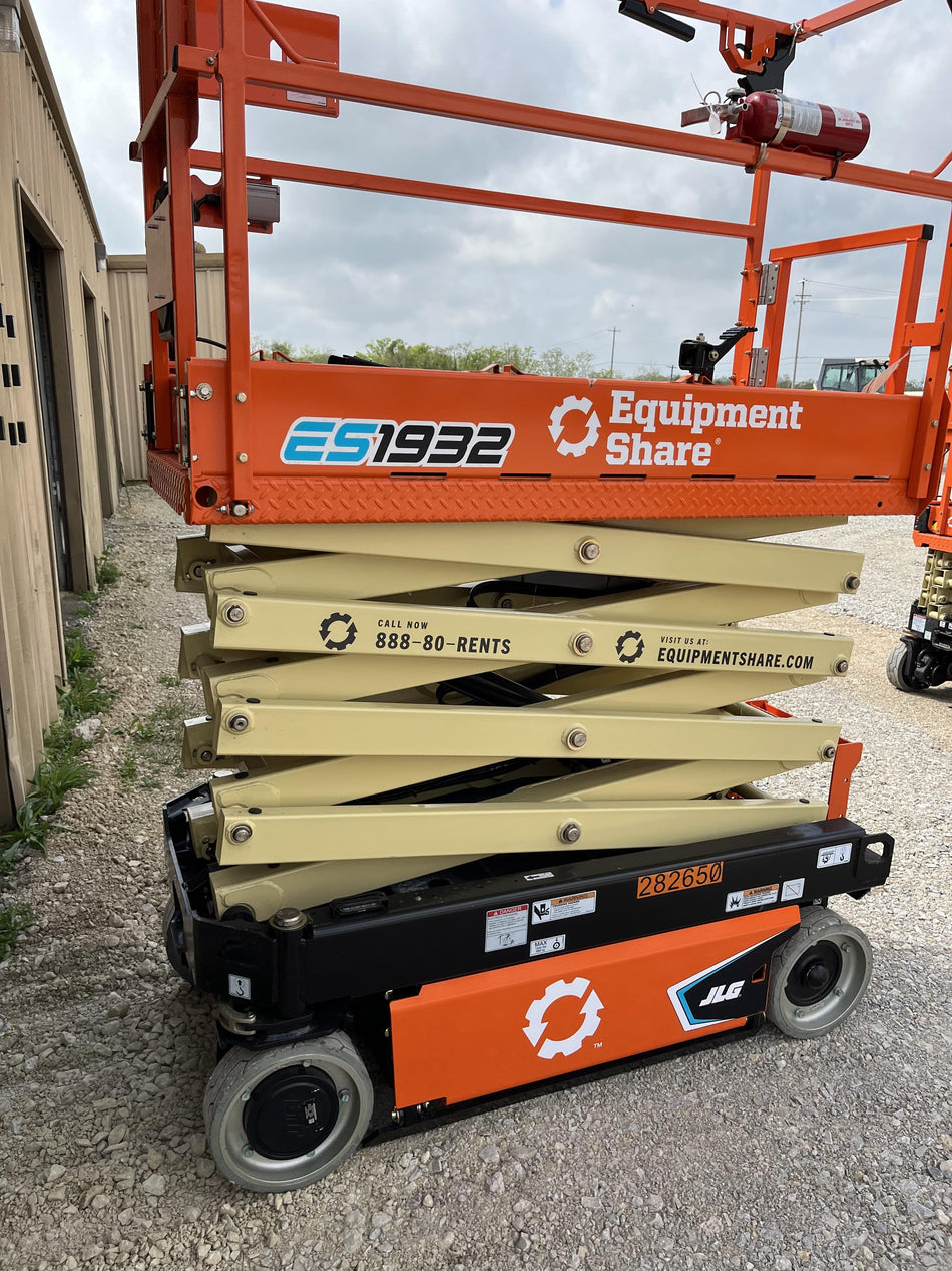 2022 JLG ES1932