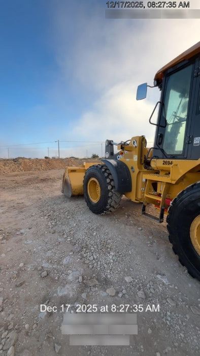 2019 John Deere 524L Cab/Heat/AIR, 3rd Function Hydraulics, Hydraulic JRB QC 2.75 Yd. Bucket, 60" Carriage/72" Forks