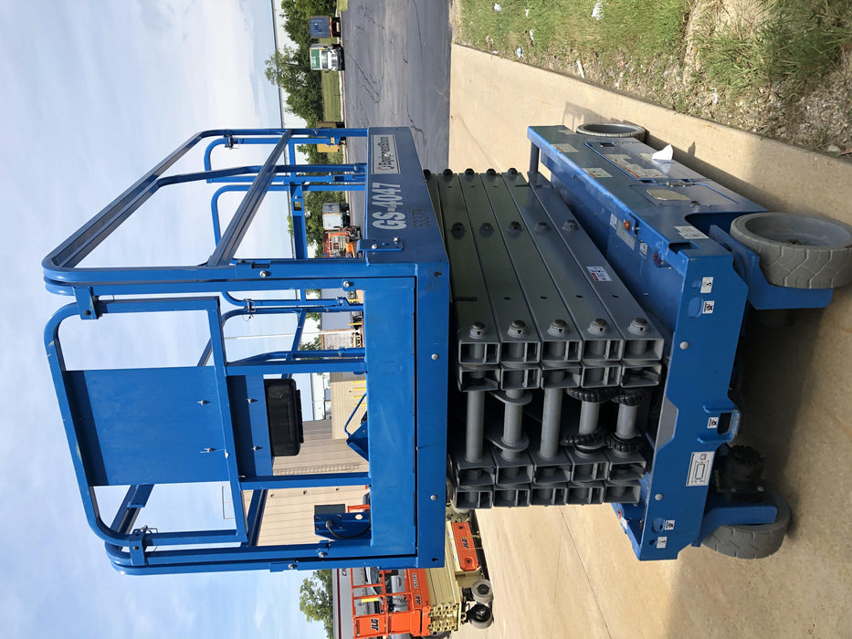 2019 Genie GS-4047 Folding rails with half height swing gate