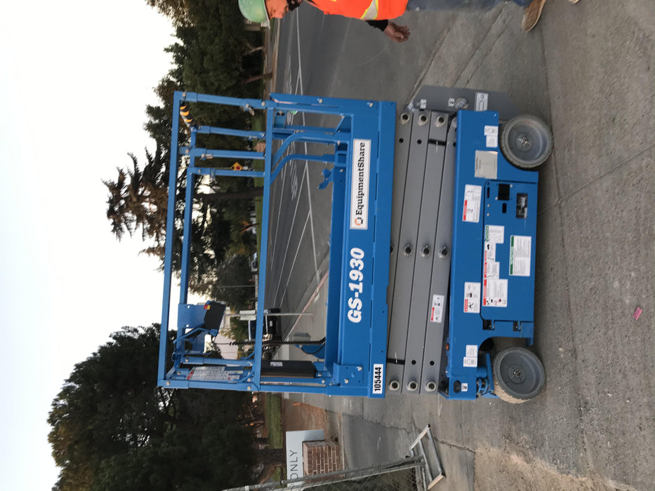 2020 Genie GS-1930 Solid Non Marking Tires, Beacon, Folding rails with half height swing gate, 800W Inverter