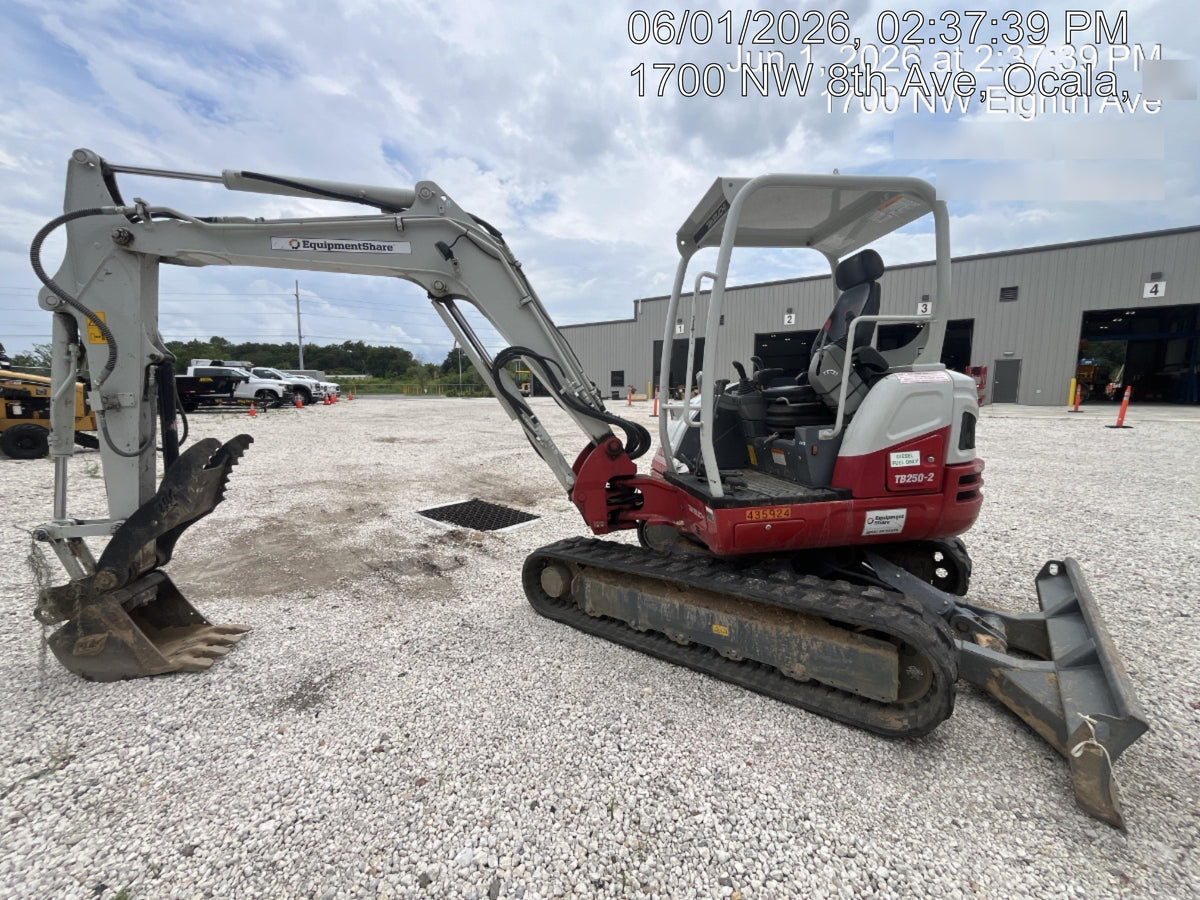 2024 TAKEUCHI TB250-2R