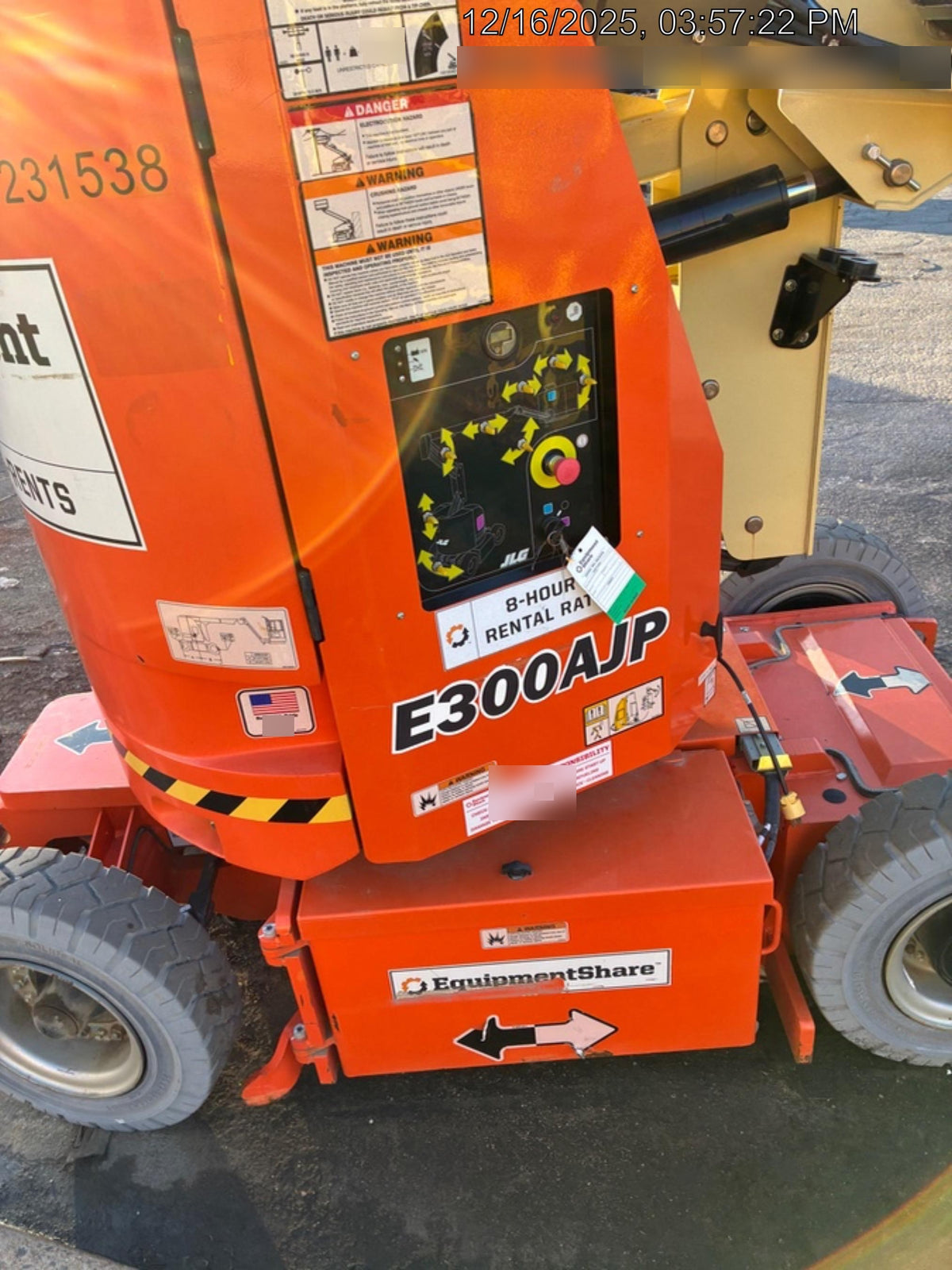 2022 JLG E300AJP