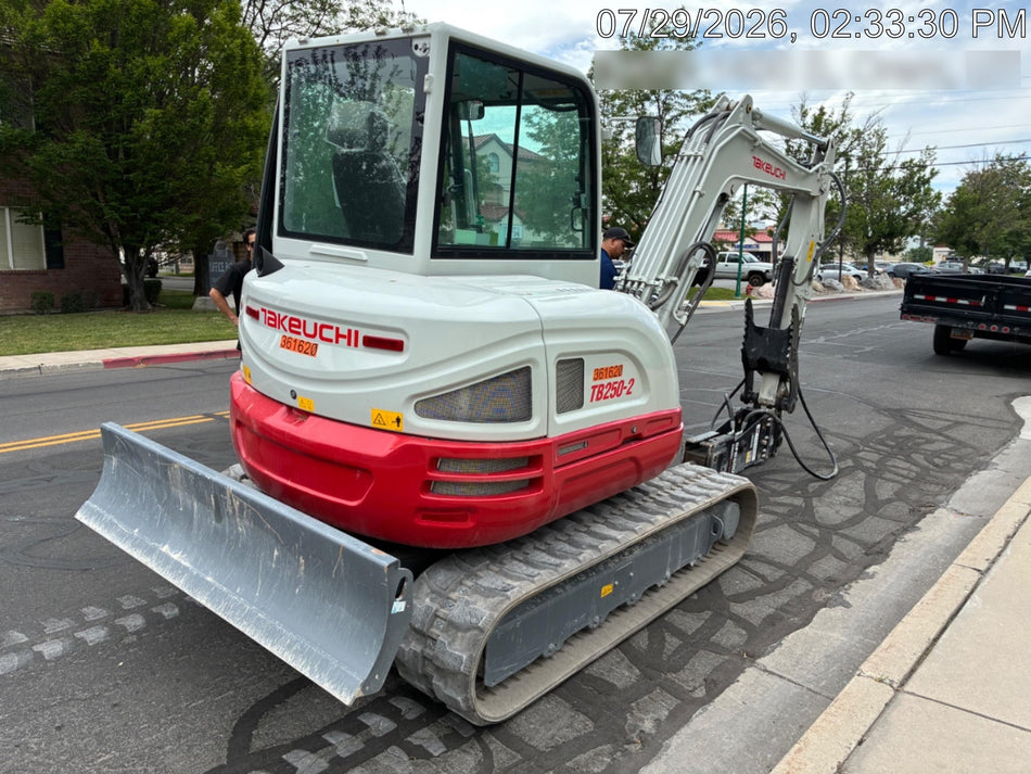 2023 TAKEUCHI TB250-2C