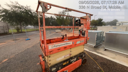 2021 JLG ES1330L