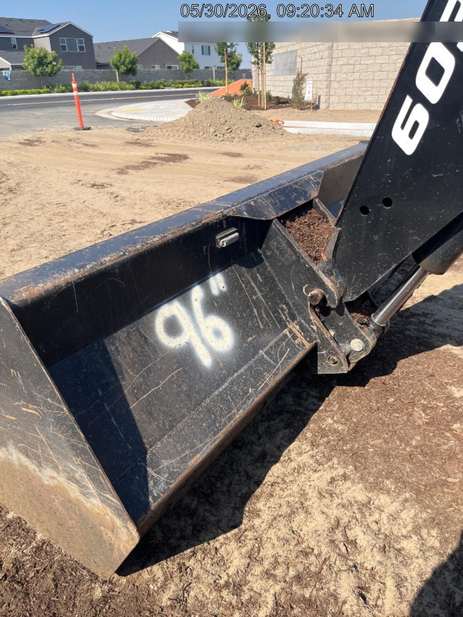 2022 JLG 1001100823