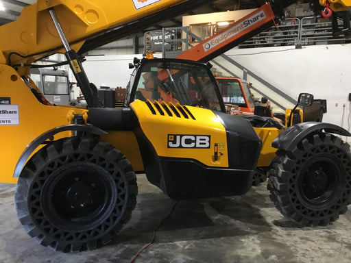 2018 JCB 509-42 74 HP w/CAB/HVAC, Beacon, Aux Hydraulics, Worklights, Solid Tires