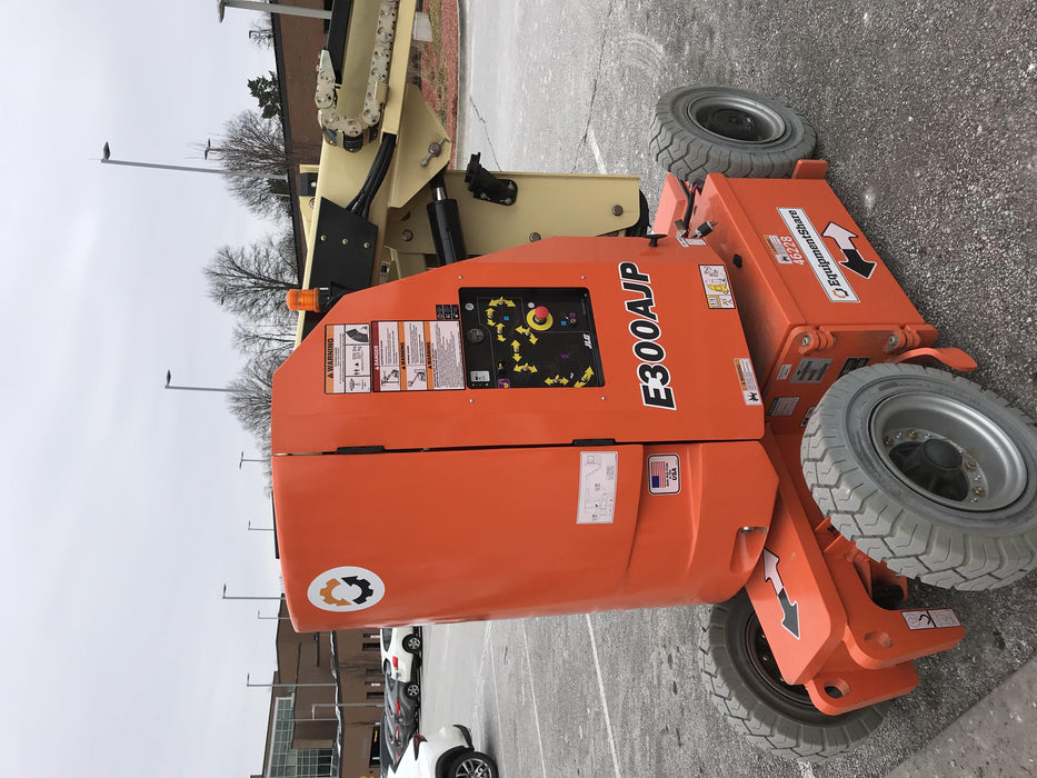 2019 JLG E300AJP