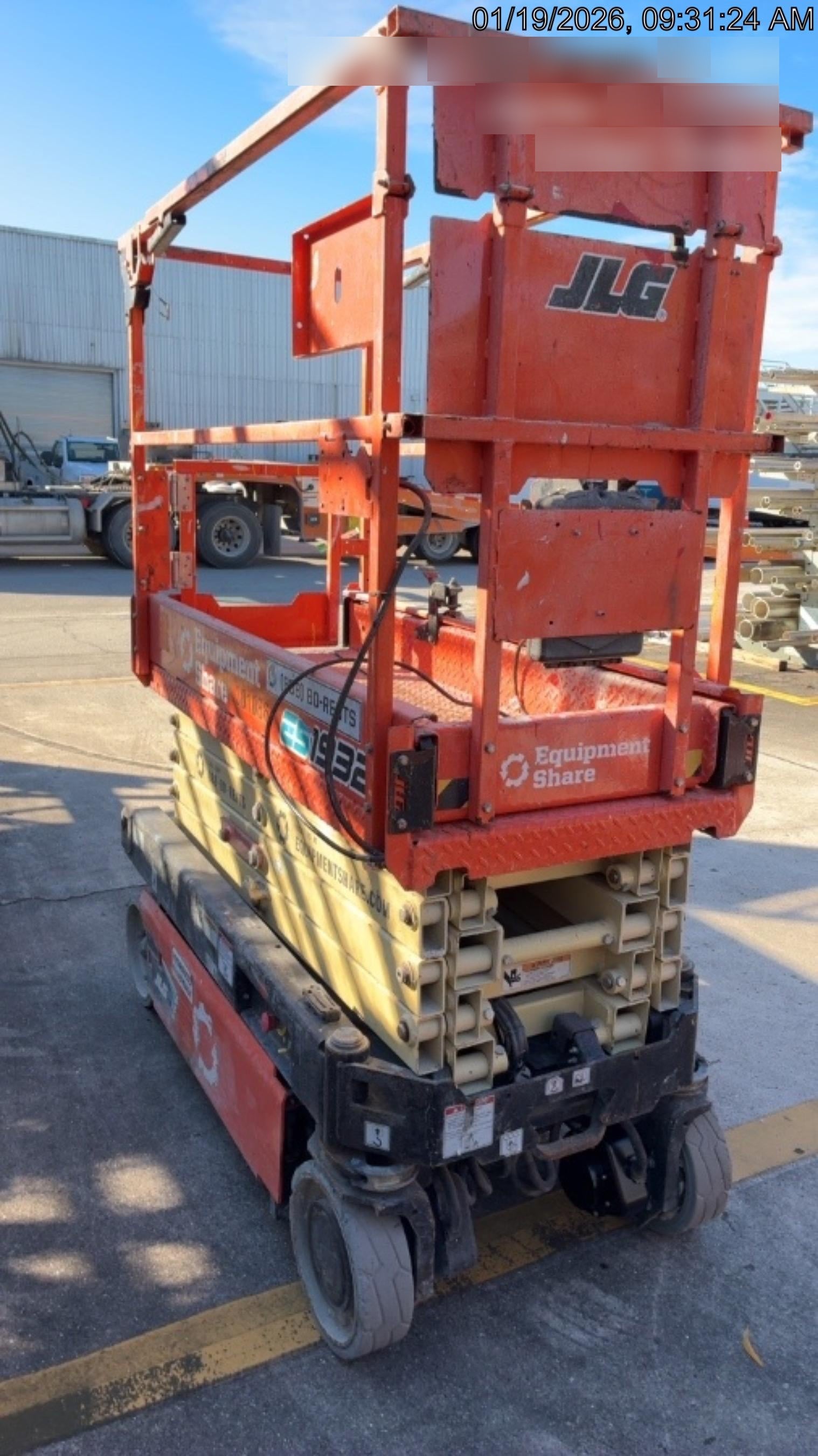 2023 JLG ES1932