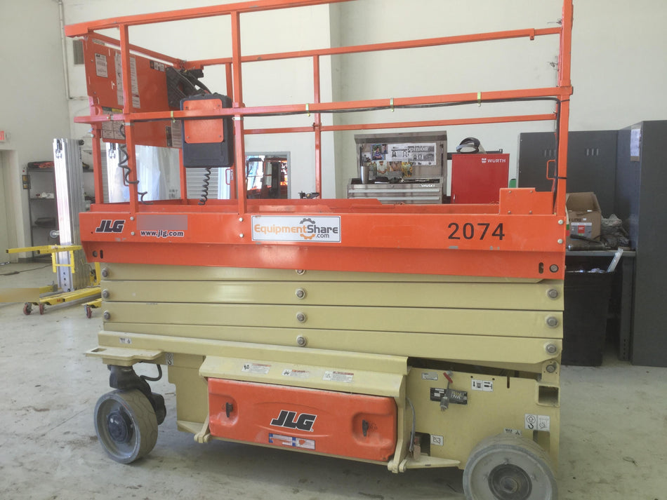 2016 JLG 3246ES