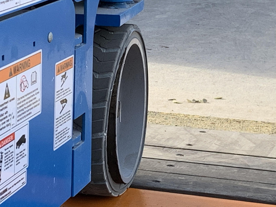 2020 Genie GS-1930 Solid Non Marking Tires, Beacon, Folding rails with half height swing gate, 800W Inverter